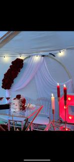 Bloemenboog met taart tafel en twee kleine oilaren, Ophalen