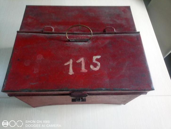 ancien coffret/boite métalique, Antiek en Kunst, Antiek | Bestek, Ophalen