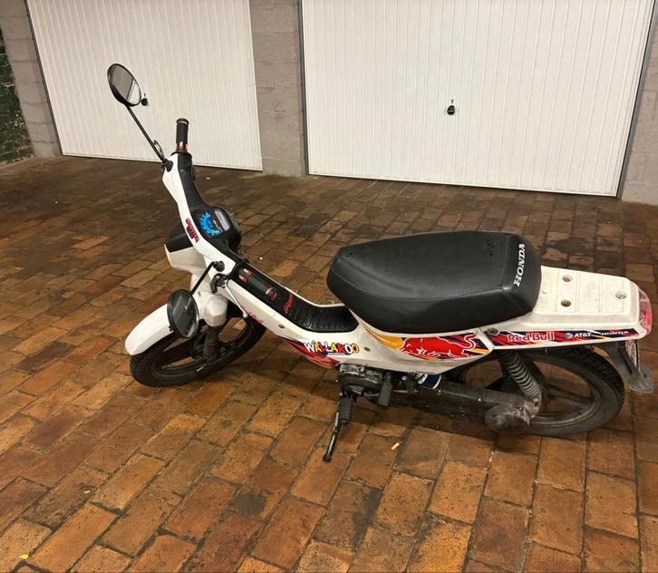 Honda Wallaroo A klasse Redbull, Fietsen en Brommers, Brommers | Honda, Ophalen