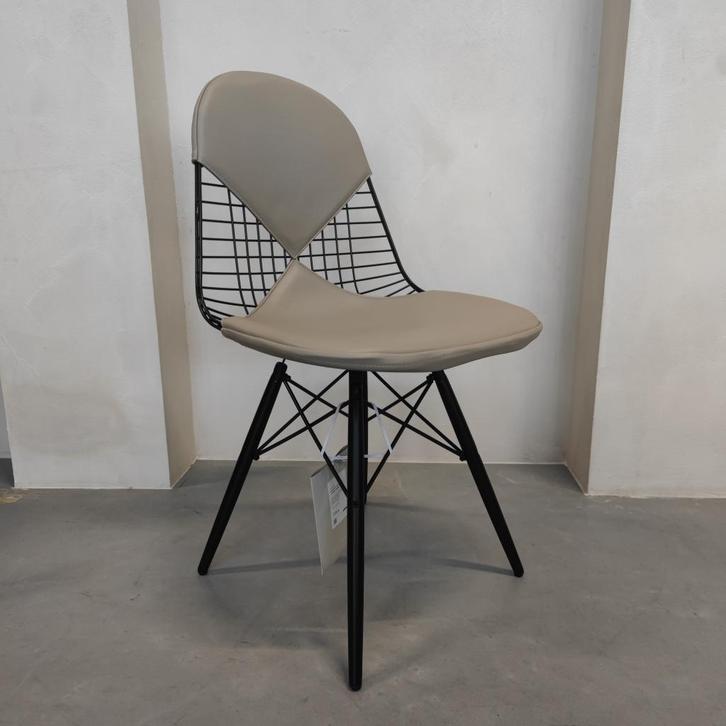 Vitra Eames Wire Chair - DKW 2 - Sand leder, Antiek en Kunst, Antiek | Meubels | Stoelen en Sofa's, Ophalen of Verzenden