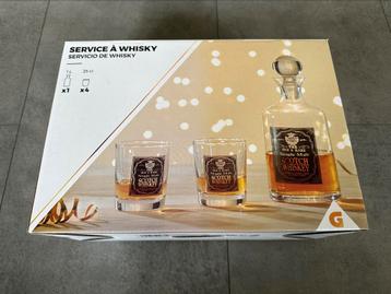 Set van 4 glazen 25 cl + 1 fles van 1 liter/Whiskyservice beschikbaar voor biedingen