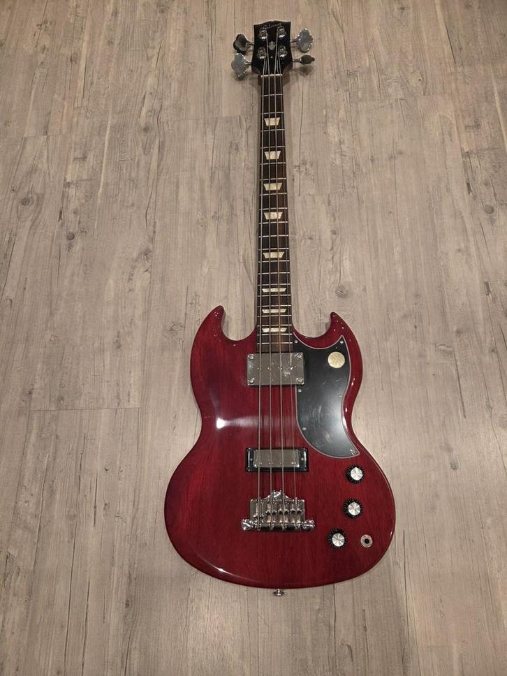 Nieuwe Gibson sg cherry bass, Muziek en Instrumenten, Snaarinstrumenten | Gitaren | Bas, Zo goed als nieuw, Elektrisch, Ophalen of Verzenden