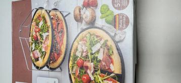 Set pizza platen en rekje voor in de oven beschikbaar voor biedingen