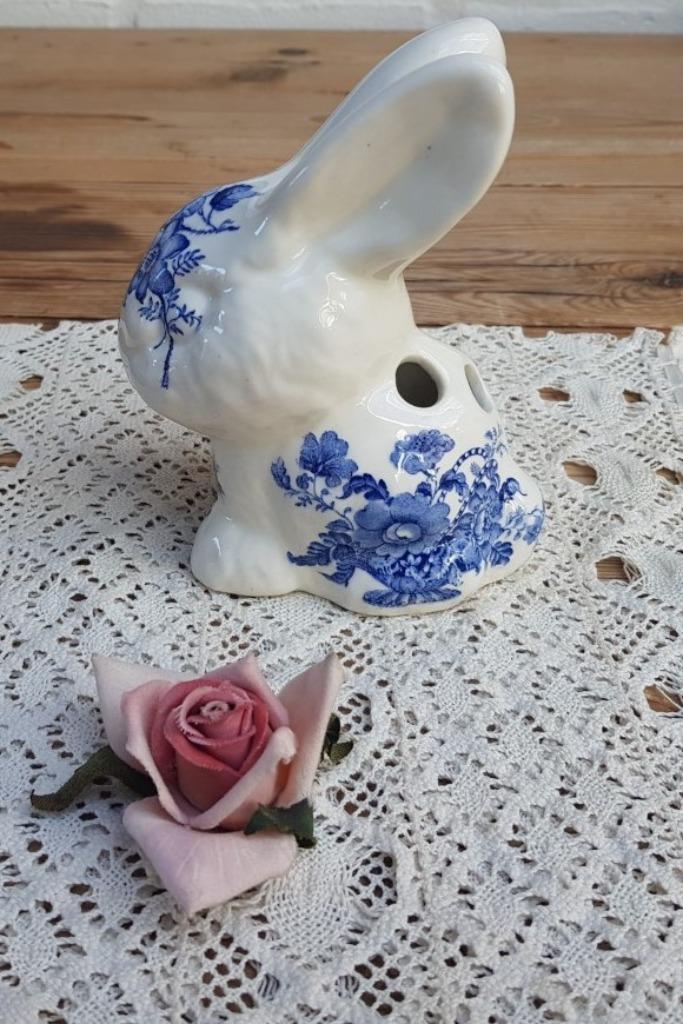 Vintage Engelse tandenborstelhouder, konijn, blauwe bloemen, Antiek en Kunst, Curiosa en Brocante, Ophalen of Verzenden