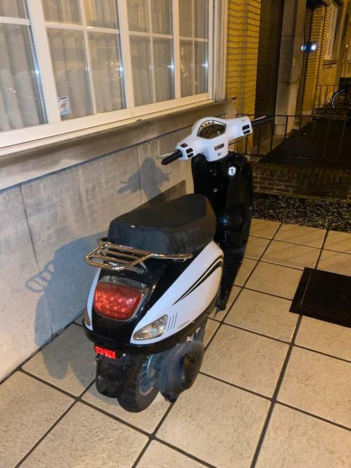 Venesi JJ50QT-21 (B-klasse), Fietsen en Brommers, Brommers | Vespa, Ophalen