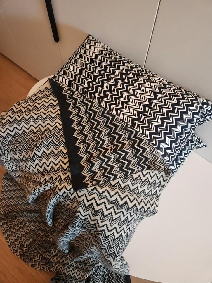 Missoni home 2 sierkussens 60x60 en dekentje, Maison & Meubles, Accessoires pour la Maison | Coussins, Rond, Enlèvement