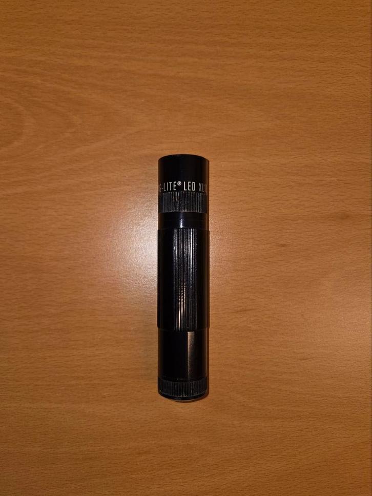 Lampe torche Maglite LED XL100 - Tactique & Compacte, Caravans en Kamperen, Zaklampen