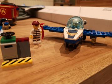 LEGO petit avion qui va faire le plein ! 
