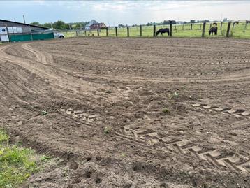 Stal + piste + weide beschikbaar voor biedingen