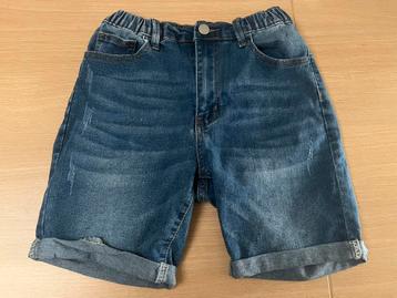 Korte jeansbroek 11 jaar beschikbaar voor biedingen