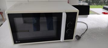 Vrijstaande microgolfoven LG 800 watt beschikbaar voor biedingen