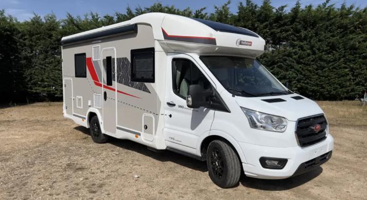 Challenger 380 automaat, 5/6 pers., prima staat, 2024, Caravans en Kamperen, Mobilhomes, Particulier, tot en met 6, Half-integraal