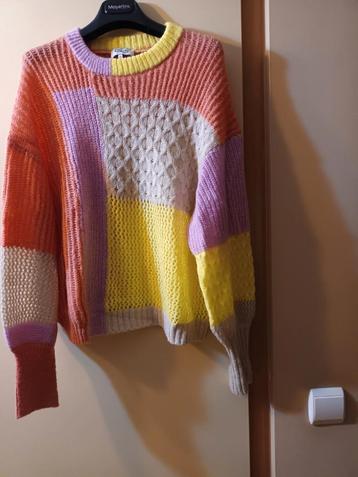 Heel mooie nueuwe pull "CKS"  e beschikbaar voor biedingen