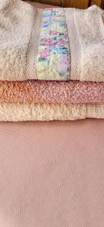 Handdoeken in spons Champagnekleur, Huis en Inrichting, Badkamer | Badtextiel en Accessoires, Ophalen of Verzenden, Gebruikt, Overige kleuren