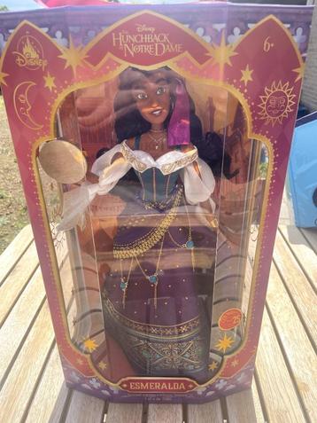 Disney Limited Edition Esmeralda Doll Pop 17" LE7000 disponible aux enchères