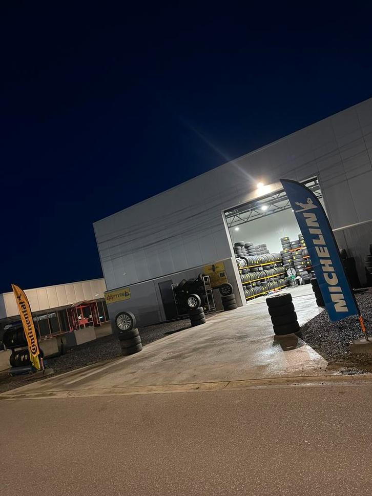 Tweedehands Banden : Groenmolenstraat 22 bus 1 3570 Alken, Immo, Garages & Places de parking