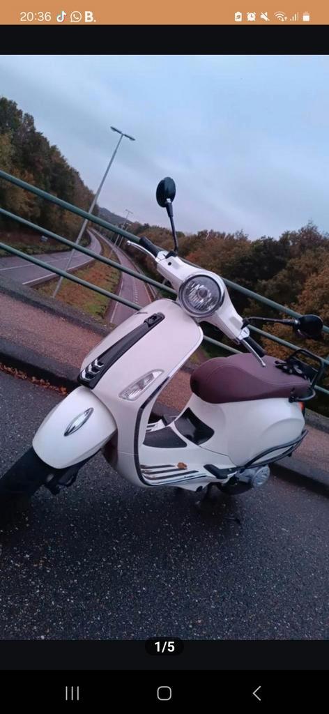 Vespa Primavera 2021 iget, Fietsen en Brommers, Scooters | Vespa, Zo goed als nieuw, Ophalen