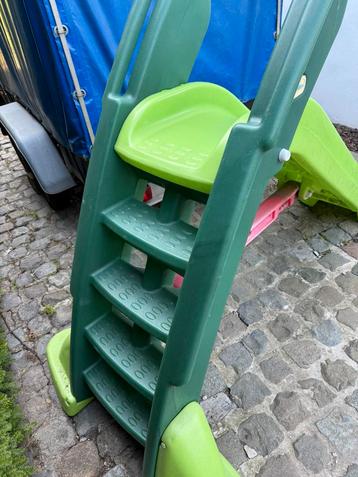 Stevige glijbaan beschikbaar voor biedingen