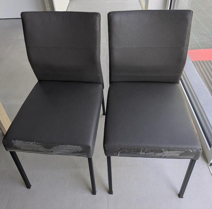 6 Grijze eetkamer stoelen (beschadigd), Huis en Inrichting, Stoelen, Gebruikt, Vijf, Zes of meer stoelen, Kunststof, Metaal, Grijs