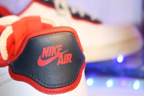 Nike air wit met rode binnenkant maat 40, Kleding | Dames, Schoenen, Zo goed als nieuw, Sneakers, Wit, Ophalen of Verzenden