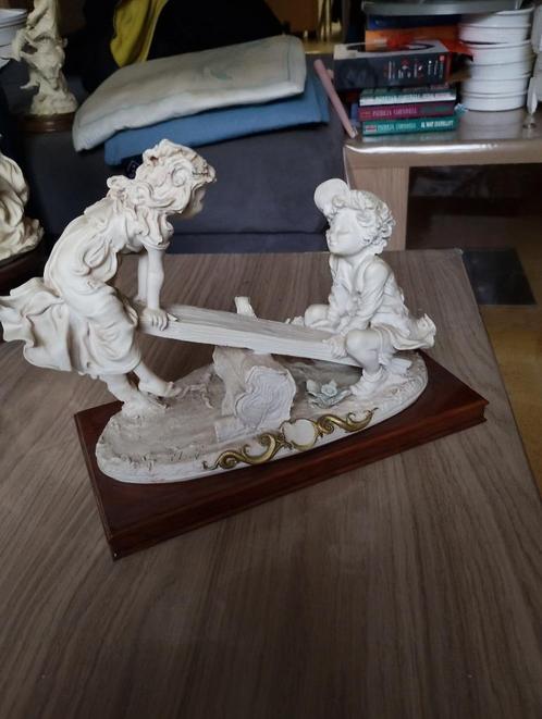 2 kinderen op wip, Verzamelen, Beelden en Beeldjes, Zo goed als nieuw, Fantasy, Ophalen of Verzenden