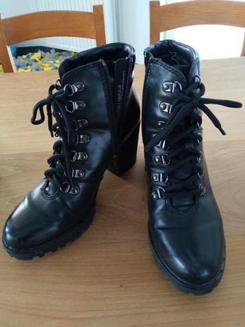 Zwarte laarsjes met hak ( winter schoenen) maat 39 beschikbaar voor biedingen