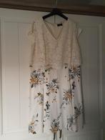 Vintage crémekleurige zomerjurk met een bloemenprint maat 48, Kleding | Dames, Ophalen, Maat 46/48 (XL) of groter, Zo goed als nieuw