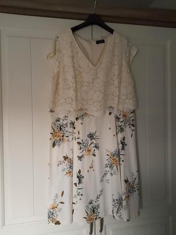 Vintage crémekleurige zomerjurk met een bloemenprint maat 48 beschikbaar voor biedingen