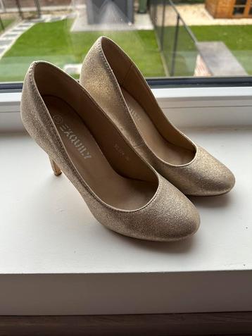 Gouden pumps maat 36 disponible aux enchères