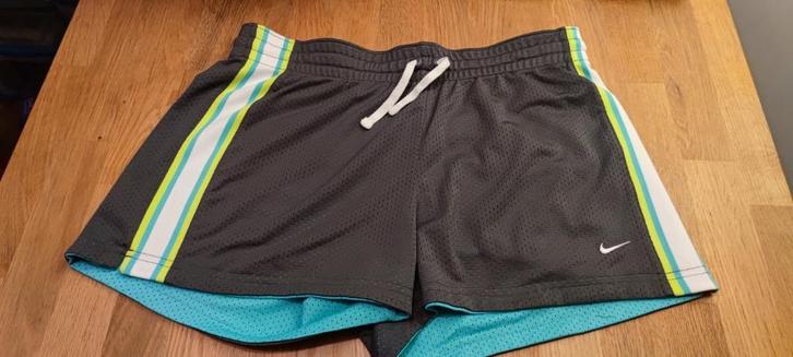 sport short sportshorts NIKE en ADIDAS maat M L  loopshort, Sport en Fitness, Loopsport en Atletiek, Gebruikt, Kleding, Nike, Ophalen of Verzenden