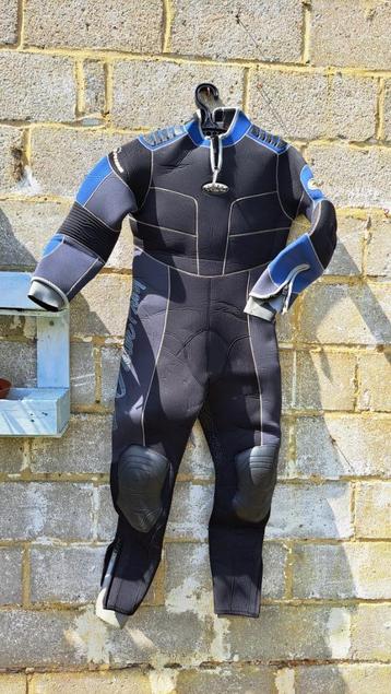 Waterproof duikpak met overpak & duikkap beschikbaar voor biedingen