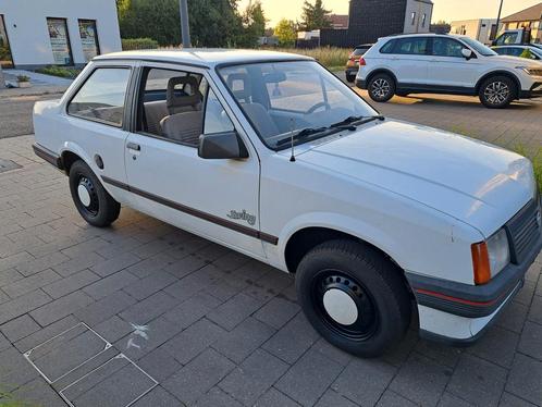 Opel corsa A tr oldtimer zomerproject, Auto's, Oldtimers, Particulier, Opel, Benzine, Coupé, 2 deurs, Handgeschakeld, Wit, Grijs
