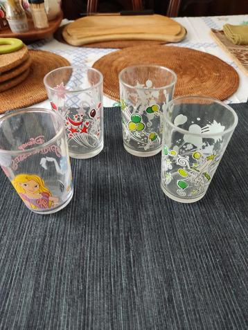 4 glazen  beschikbaar voor biedingen