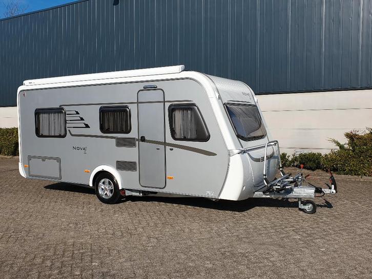 Eriba Nova Light 442, Caravanes & Camping, Caravanes, Particulier, jusqu'à 3, 1000 - 1250 kg, Petit siège, Eriba, Lit dans la longueur