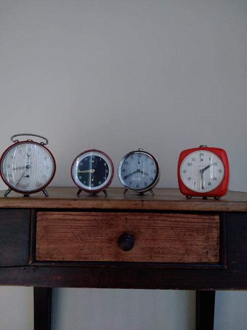 Set vintage wekkers. 4stuks. 2XP,1xJunghans, Antiek en Kunst, Curiosa en Brocante, Verzenden