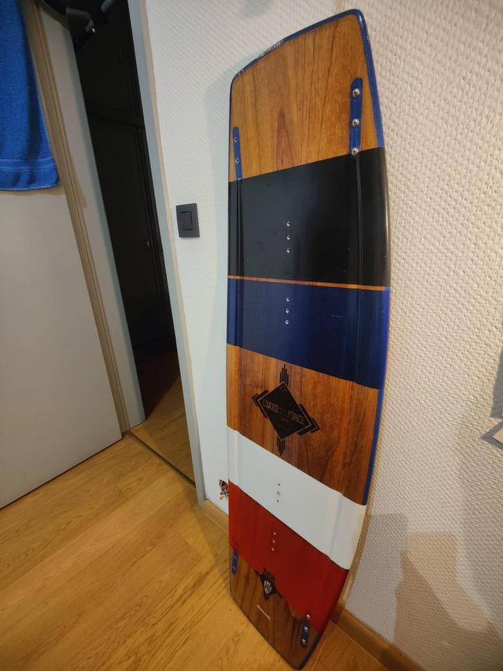 Liquid force bob soven, Sports nautiques & Bateaux, Wakeboard, Utilisé, Planche, Enlèvement ou Envoi