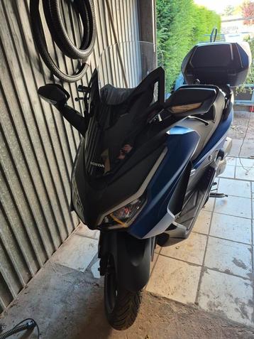 Honda forza 125cc 2023 beschikbaar voor biedingen