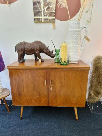 Vintage kastje schuine pootjes en draaibaar blad beschikbaar voor biedingen