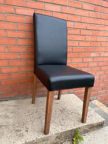 Chaises à vendre beschikbaar voor biedingen