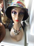 Hippe mannequin hoofd inclusief halsjuweel gratis, Antiek en Kunst, Curiosa en Brocante, Ophalen of Verzenden