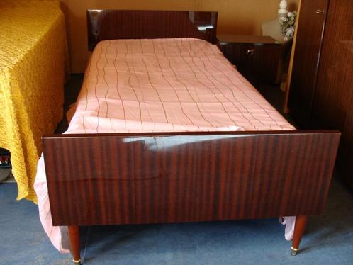 Ancien lit 1 personne, laqué acajou verni +sommier+ matelas, Antiek en Kunst, Antiek | Meubels | Bedden, Ophalen