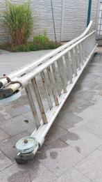 Aluminium ladder met wieltjes. Enkel 4 m, uitgeschoven 7,5 m, Doe-het-zelf en Bouw, Ladders en Trappen, Ophalen, Zo goed als nieuw