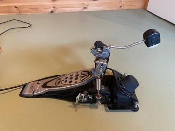 Roland KD-7 kick trigger + Pearl pedaal beschikbaar voor biedingen