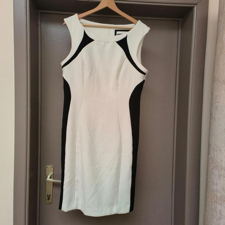Wit/zwart mouwloos zomerjurkje (maat 42), Kleding | Dames, Jurken, Gedragen, Maat 42/44 (L), Wit, Knielengte, Ophalen