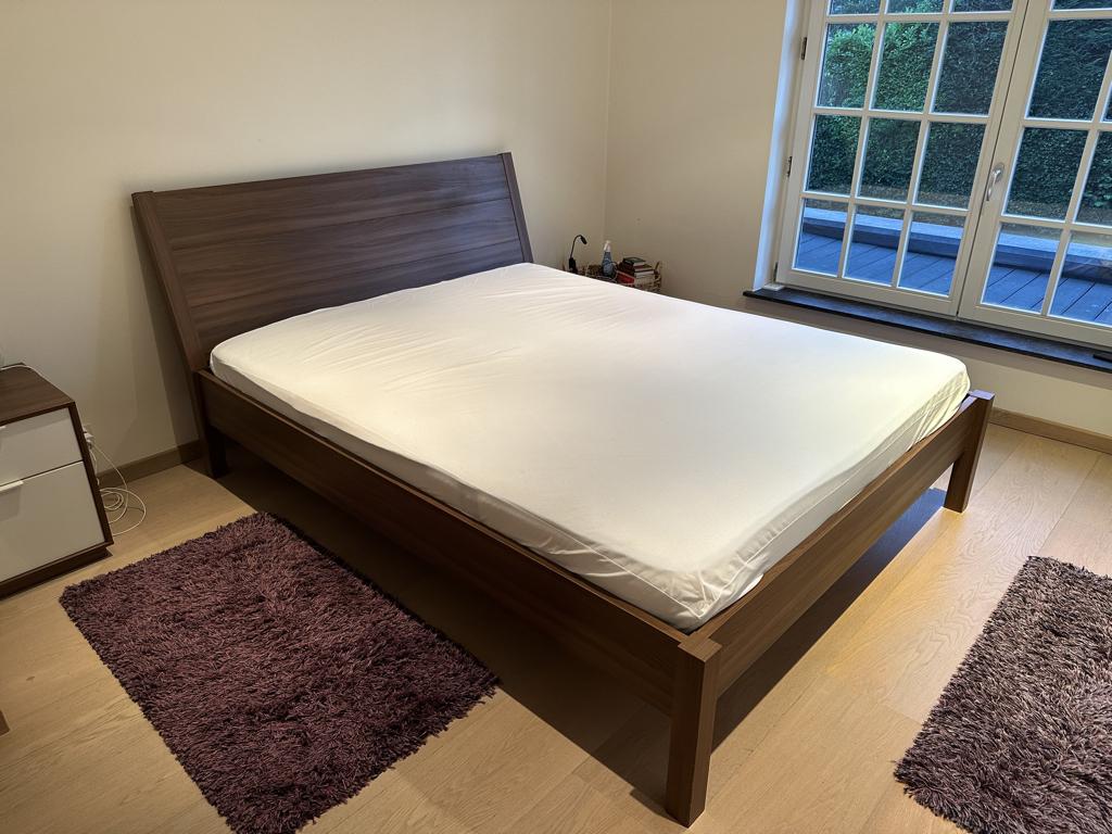 IKEA bed 160x200 + nachtkastje. Unieke kleur. Gedemonteerd., Huis en Inrichting, Slaapkamer | Bedden, Ophalen, Bruin, Tweepersoons