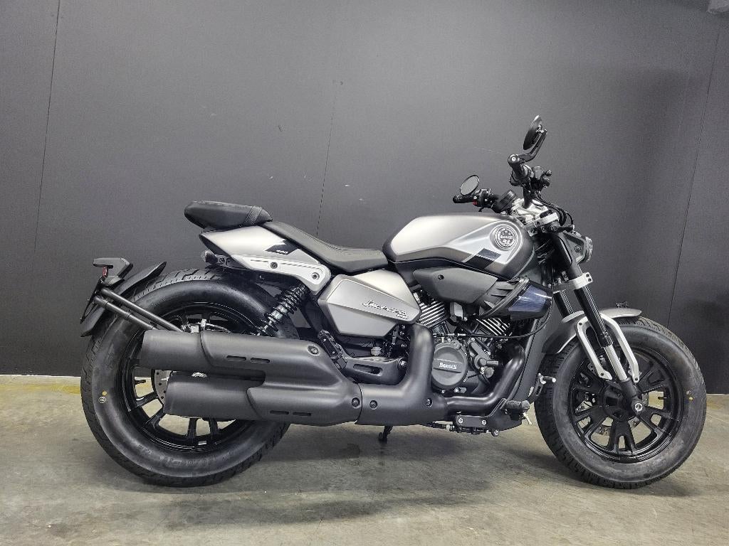 Benelli Leoncino Bobber 400 (LE) (5j garantie, 1j Assist), Entreprise, 2 cylindres, Permis Moto A2 minimum, 12 à 35 kW