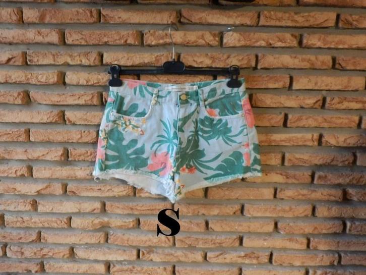 (31)- short femme t.36 jeans vert - zara -, Kleding | Dames, Broeken en Pantalons, Zo goed als nieuw, Maat 36 (S), Groen, Kort