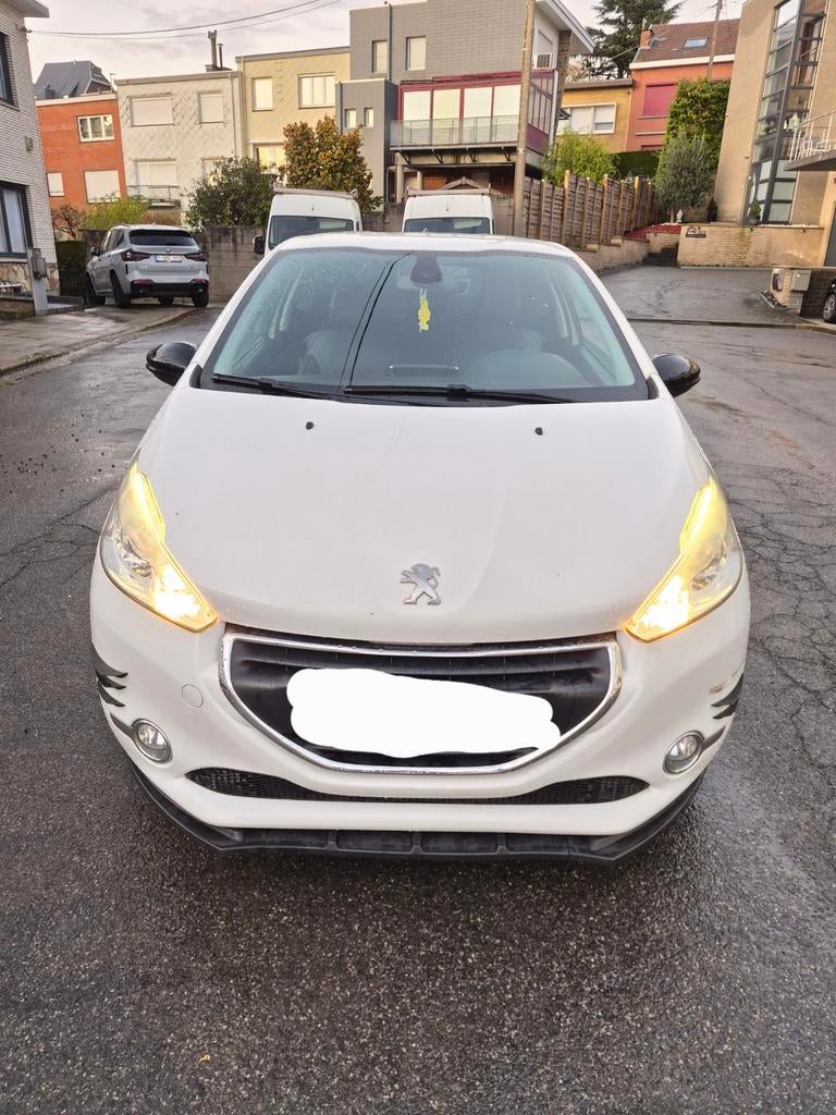 Peugeot 208 1.2 essence de 2014 avec 105.000km bien équipée, Auto's, Euro 6, Handgeschakeld, Particulier, Te koop