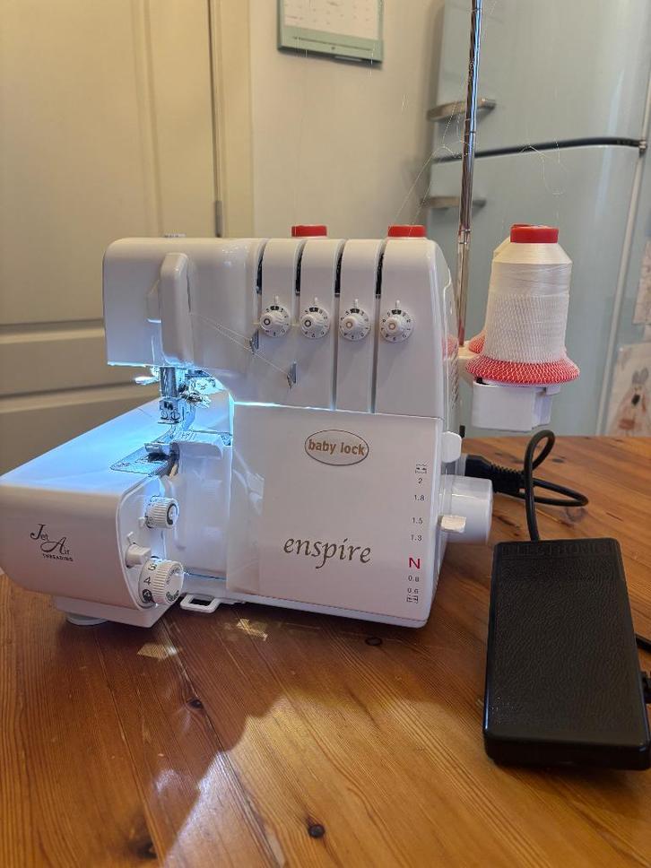 Babylock Enspire Overlockmachine, Hobby en Vrije tijd, Naaimachines en Toebehoren, Zo goed als nieuw, Lockmachine, Overige merken