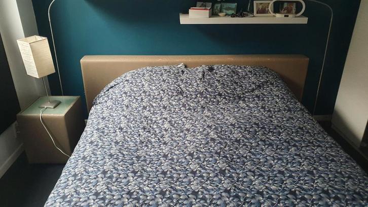 Om weg te geven: tweepersoonsbed 160 cm boxsprings, Huis en Inrichting, Slaapkamer | Boxsprings, Gebruikt, 160 cm, 220 cm, Tweepersoons